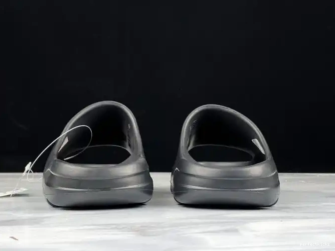 FX0495 Slide Adidas Yeezy Black 0528
